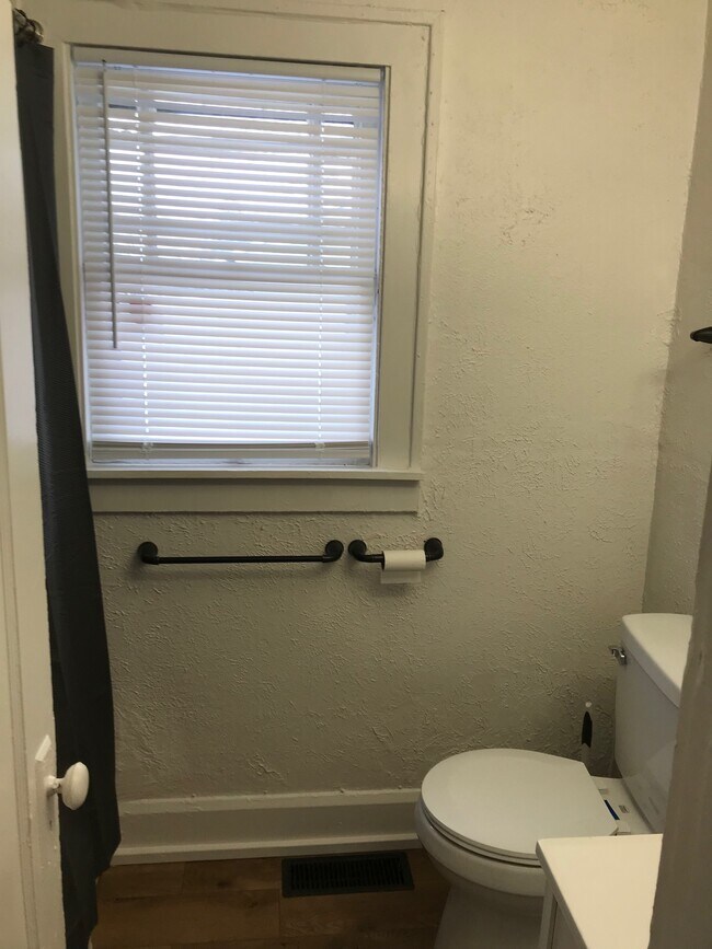 Building Photo - 2618 Meridian St