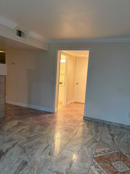 Building Photo - 6105 Ambergrove St