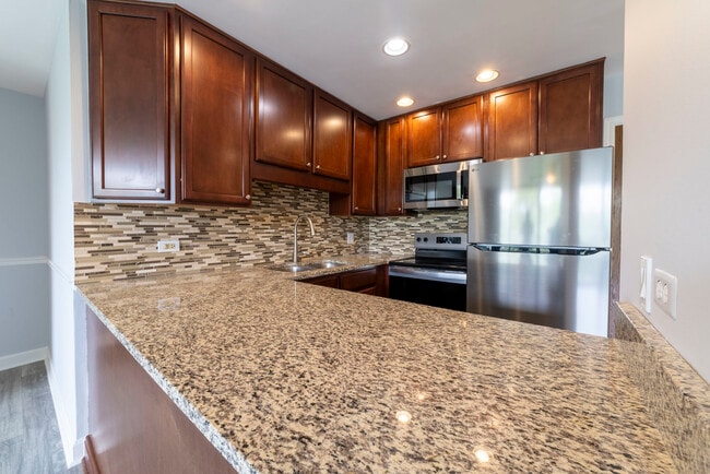 Building Photo - 6020 Oakwood Dr