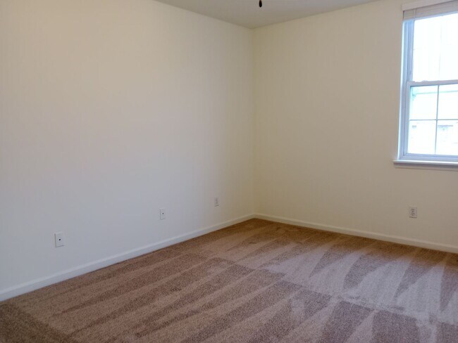 Building Photo - 5005-5007 Carrie Ridge Dr.