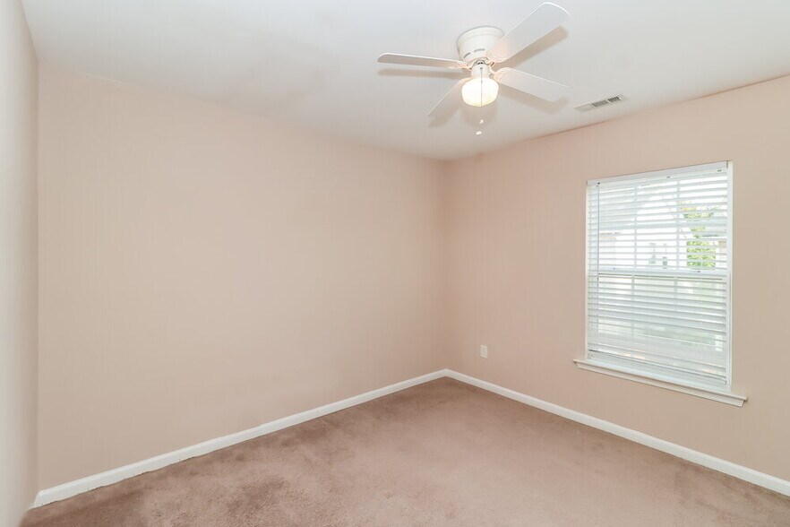 Building Photo - 6510 Ridgeview Commons Dr