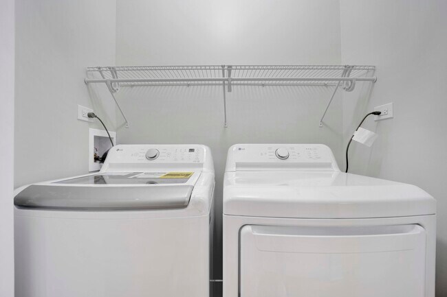 Building Photo - 1956 W 21st Pl