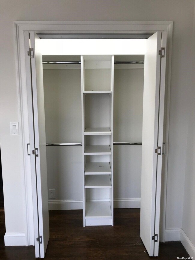 Building Photo - 20-33-33 32nd St