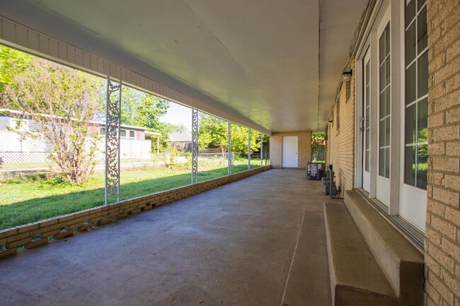 Building Photo - 1403 Broadmoor Rd