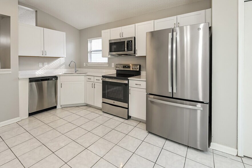 Building Photo - 12358 Carriann Cove Trail S