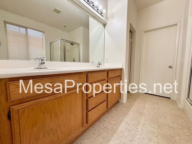 Building Photo - 12261 Luna Rd