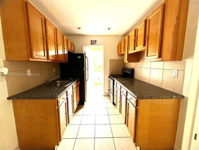 Building Photo - 608 SW 16th Ave