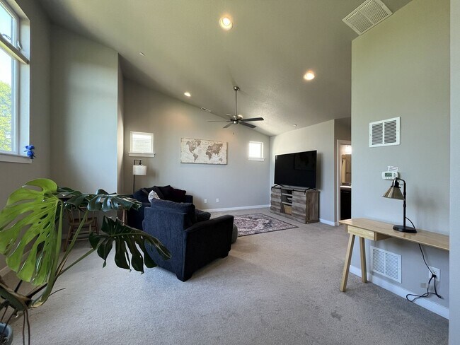 Building Photo - Spacious 2,511 Sq Ft Wilsonville Townhome with Vaulted Loft, Modern Kitchen & Attached Two-Car Ga...