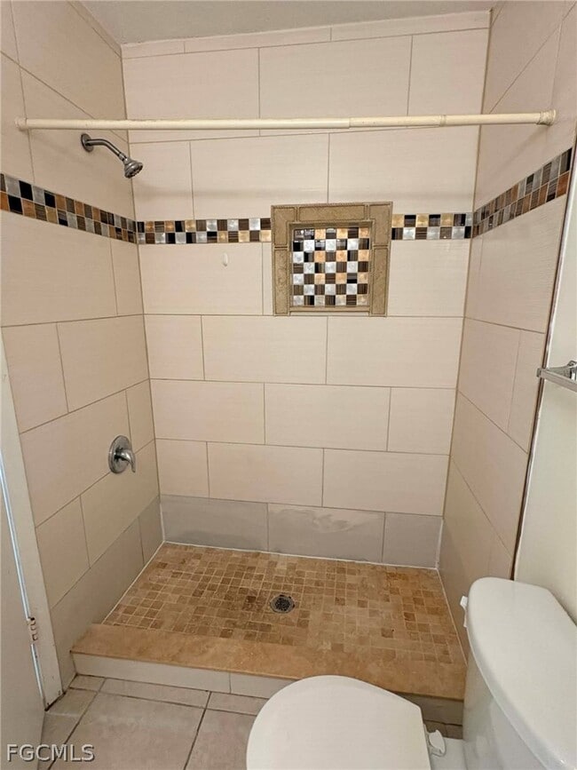 Building Photo - 2915 Winkler Ave