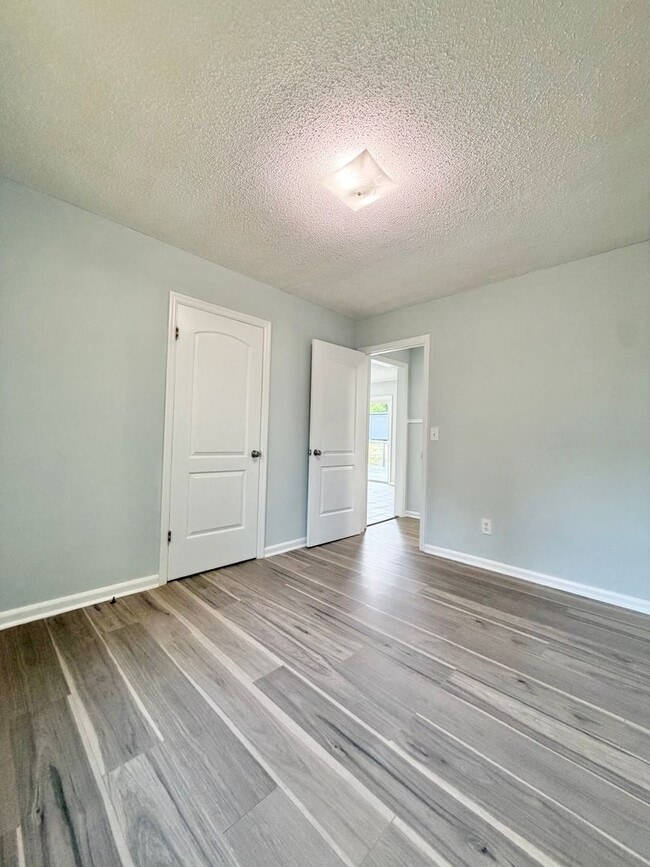 Building Photo - 3 Bedroom 1 Bath Home