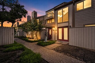 Building Photo - 1063 Country Pl Dr