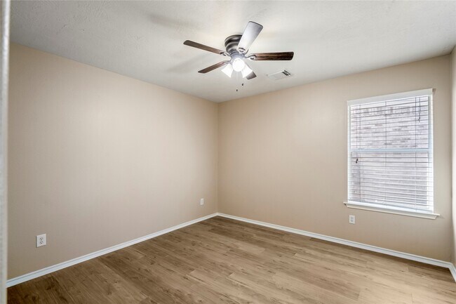 Building Photo - 22 Garden Lodge Pl