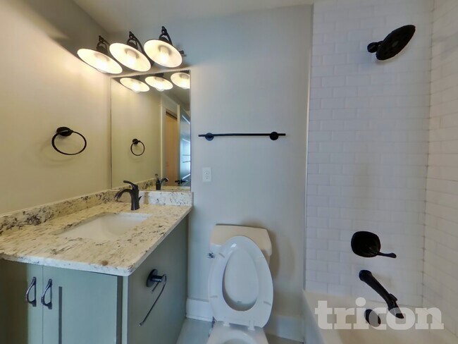 Building Photo - 1214 Hillwood Private Cove