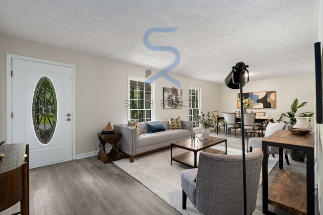 Building Photo - Move in before October 15th and get $100 O...