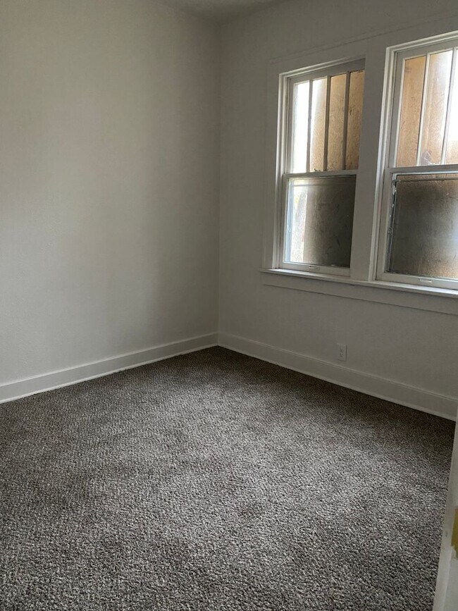 Building Photo - LIMITED TIME**NO APPLICATION FEE**1/2 OFF ...