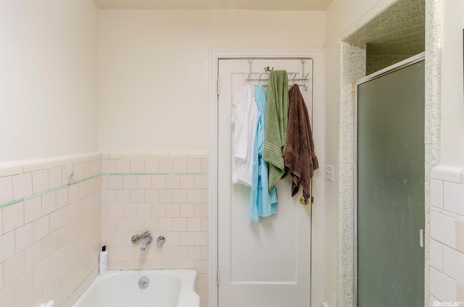 bathroom angle 2 - 7120 Palm Ave