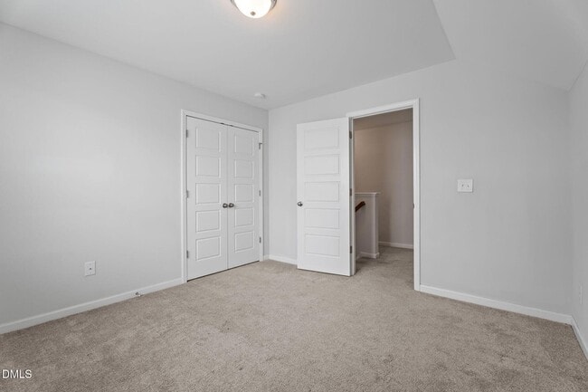 Building Photo - 745 Putney Hl Rd