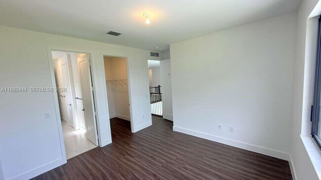 Building Photo - 19708 NE 14th Ave