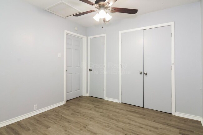 Building Photo - 724 Rocky Rdg