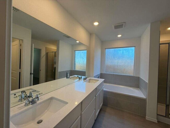 Building Photo - 569 Sormonne Lp