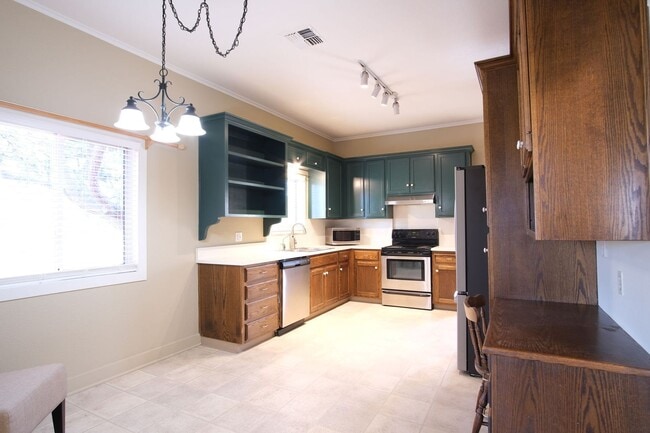 Building Photo - NOW AVAILABLE!! 2 Bedroom 1 bath in Turlock!