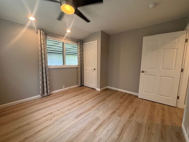 Building Photo - Gorgeous Four Bedroom / Two Bathroom On Usable Acreage