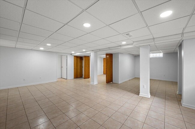 Building Photo - 2739 Yorkshire Rd