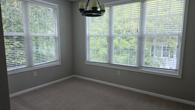 Building Photo - Spacious Two Bedroom Johns Island Condo