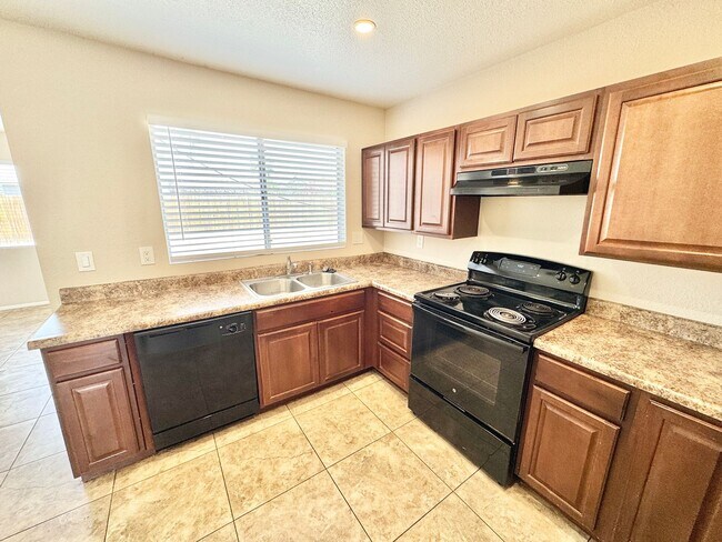 Building Photo - Fantastic 3 Bedroom/2 Bath Single Level Home & NO HOA!  Schedule a Showing Today!