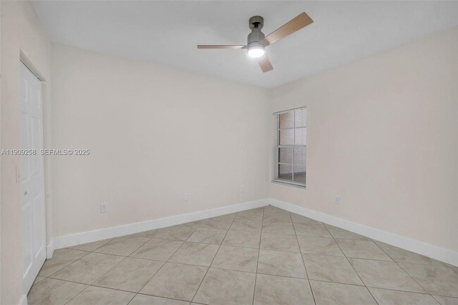 Building Photo - 2498 Centergate Dr