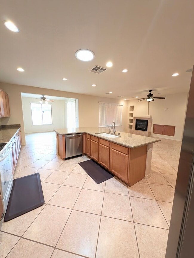 Building Photo - AVAILABLE NOW IN GREAT CHANDLER LOCATION!!!