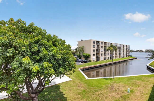 Building Photo - 200 Waterway Dr S