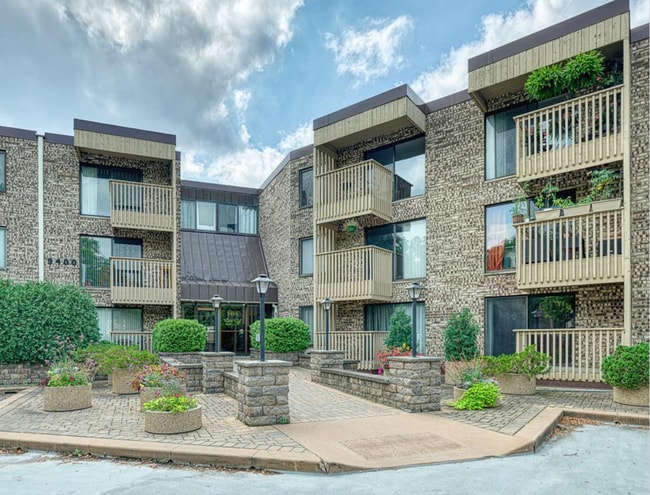 Building Photo - 9400 Old Cedar Ave S