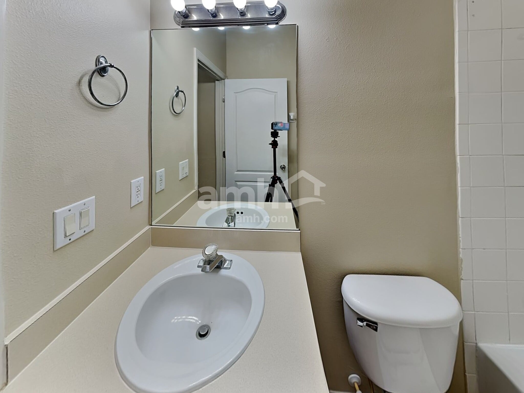 Building Photo - 526 Azalea Bloom Dr