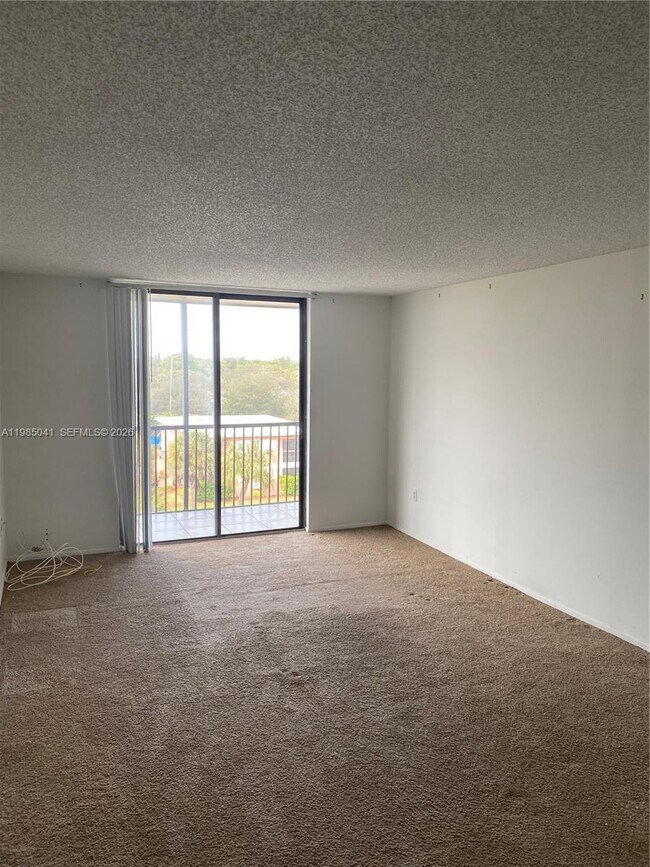 Building Photo - 16950 W Dixie Hwy