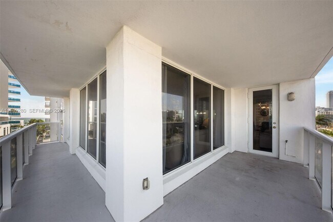 Building Photo - 2751 S Ocean Dr