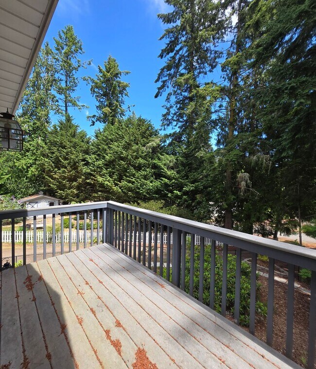 Building Photo - 31 Salal Way