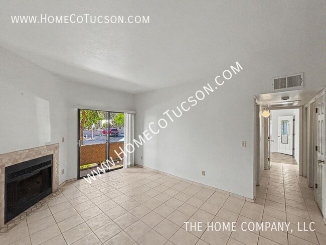 Building Photo - 5750 N Camino Esplendora