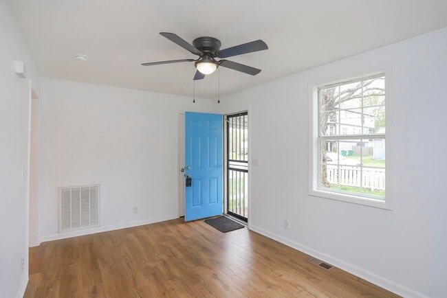 Building Photo - Beautiful Home in Nashville!