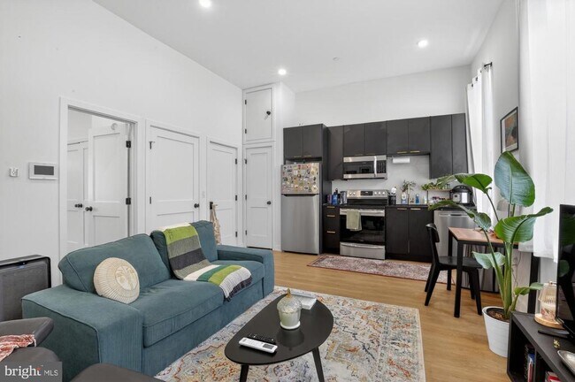 Building Photo - 1134 Pine St