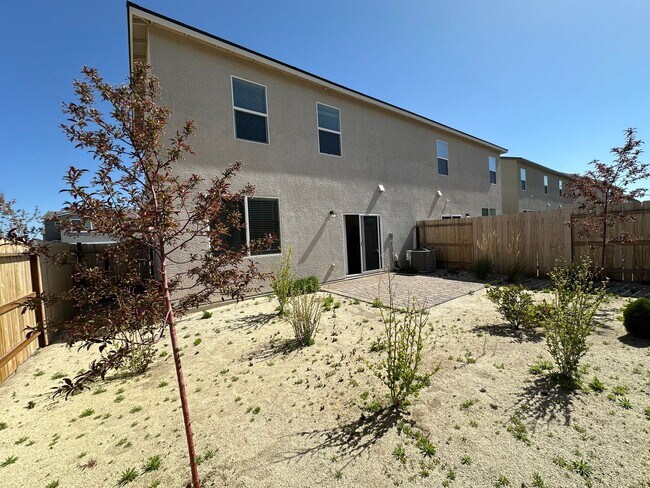 Building Photo - Adorable Lemmon Valley Townhome!