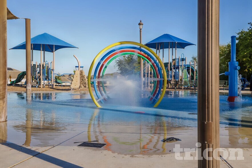 Building Photo - 12045 Latour Vly