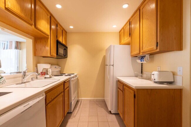 Building Photo - Scenic Long-term Rentals!