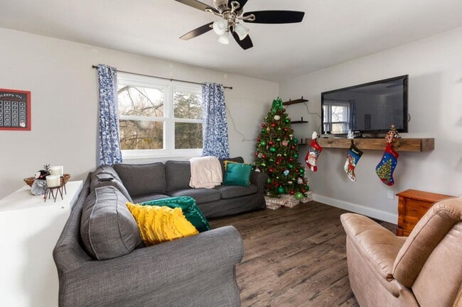 Building Photo - Beautiful Single Family Home