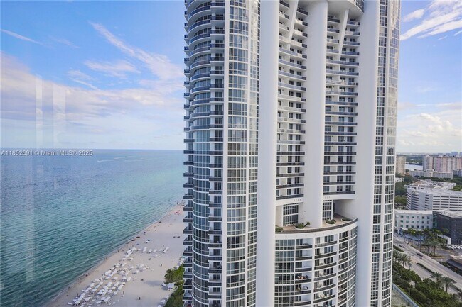 Building Photo - 18201 Collins Ave