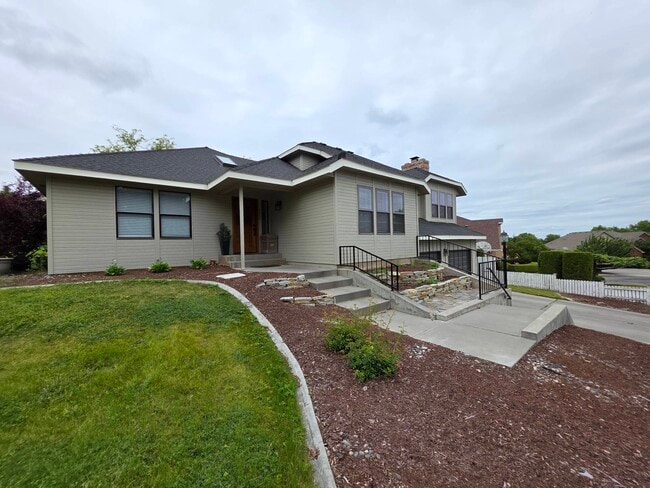 Building Photo - 4002 S Olson Pl