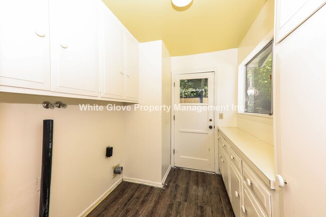 Building Photo - 4 Bedroom Pool Home in Raymond Hills Neigh...