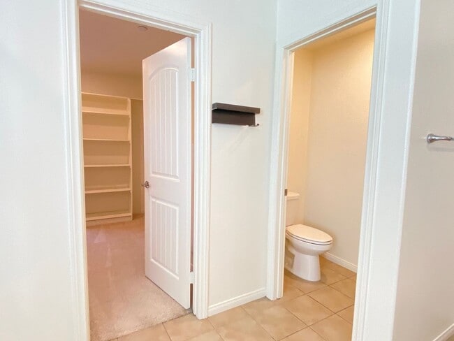 Building Photo - Beautiful 6 bed and 4.5 bath home in West ...