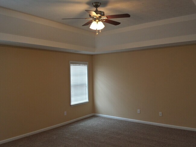 Building Photo - Impressive 4 bedroom and 3 bath home!