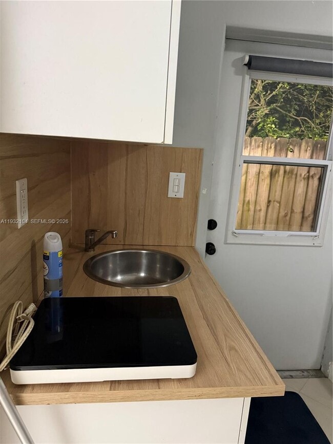 Building Photo - 17199 NE 2nd Ct